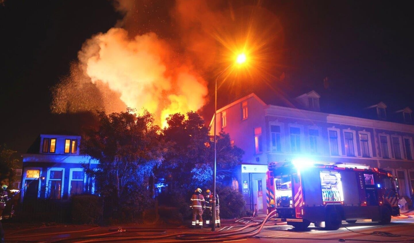 Maandagochtend is een grote brand uitgebroken in een woning aan de Taalstraat in Vught.