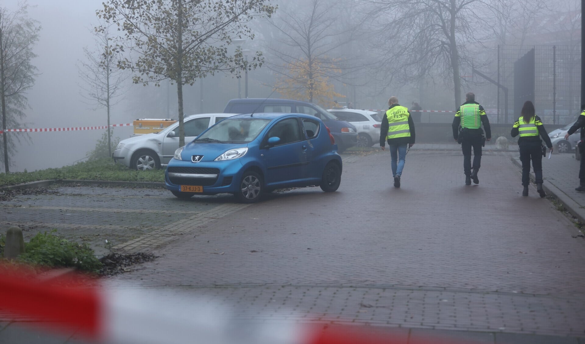 Vanmorgen rond 08.00 uur heeft er een explosie plaatsgevonden aan de Acaciasingel in Den Bosch. Daarbij raakte een auto beschadigd. 
