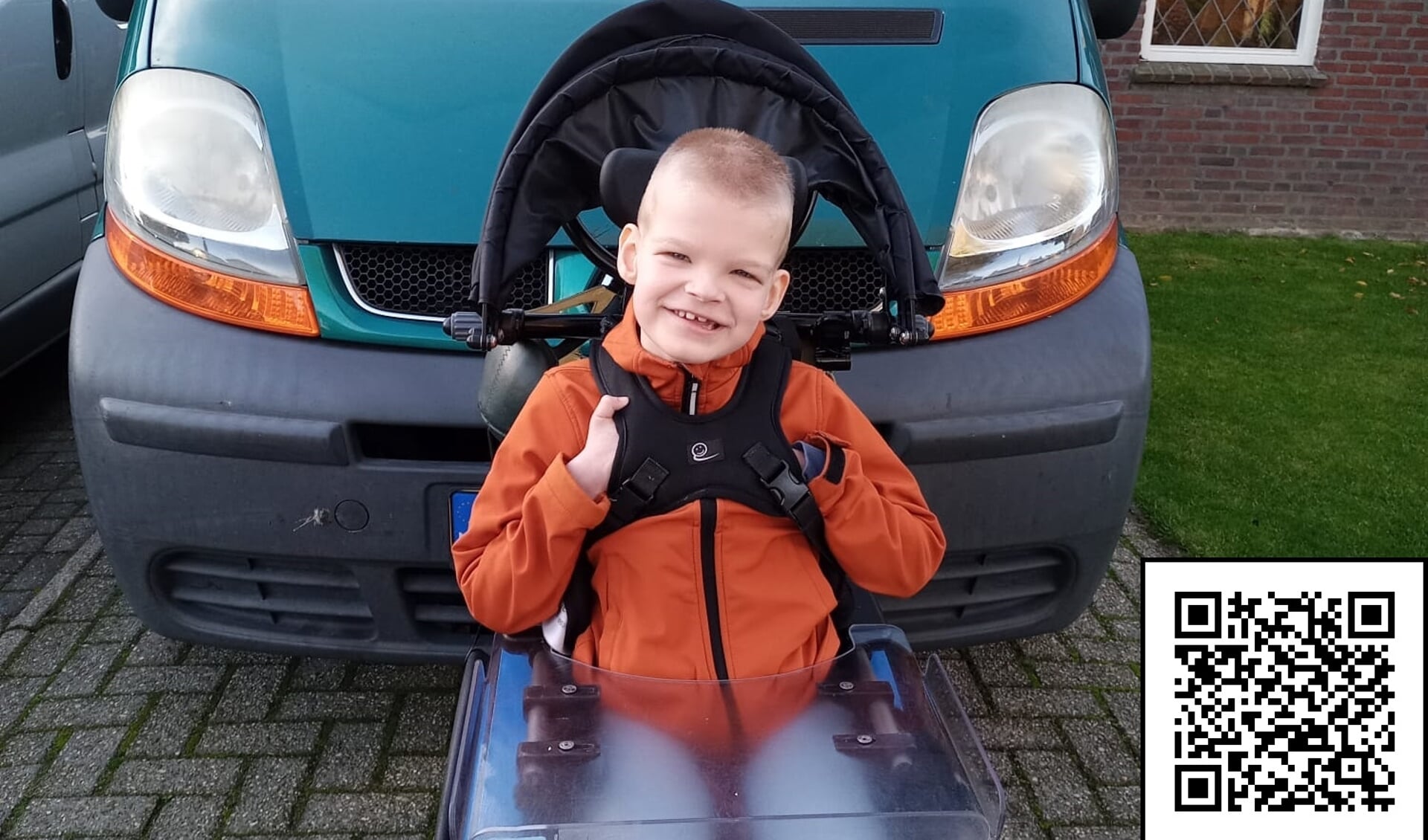 Tom heeft een nieuwe rolstoelbus nodig. Wil jij hem helpen? Ga naar https://www.doneeractie.nl/een-rolstoelbus-voor-tom/-68413 of scan de QR-code!