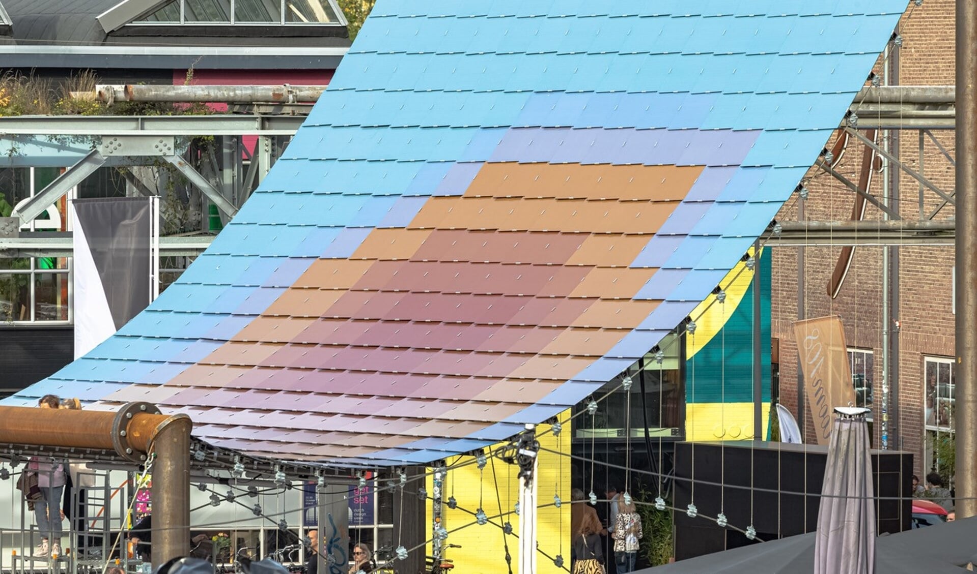 Kameleon Solar uit Roosendaal produceert onder andere gekleurde design zonnepanelen die de energietransitie kunnen versnellen.