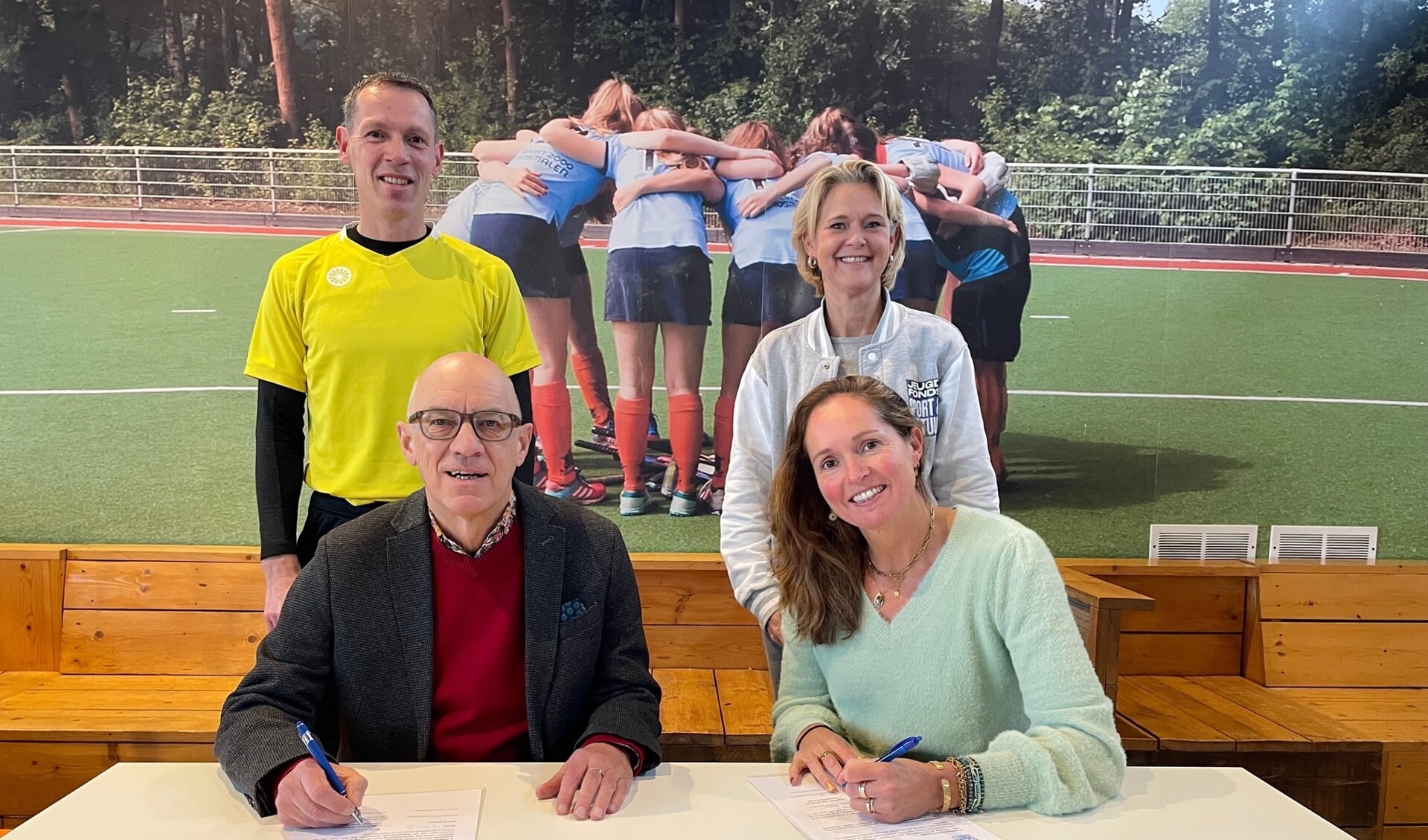 Onder het motto 'Ieder kind mag meedoen' hebben MHC Rosmalen en het Jeugdfonds Sport & Cultuur ’s-Hertogenbosch-Vught de bestaande samenwerking verlengd.