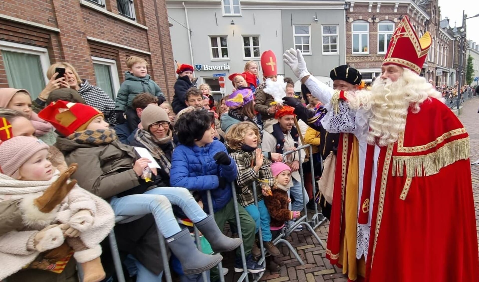 Sinterklaas werd vanmiddag warm onthaald in Den Bosch.