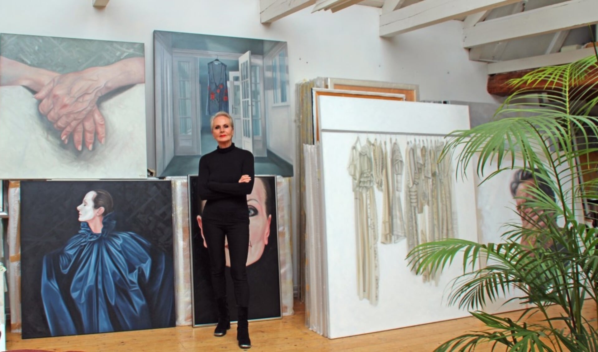 Ans Markus schildert en exposeert al 45 jaar. Zij verwierf bekendheid met haar herkenbare schilderkunst: vrouwen in windsels.