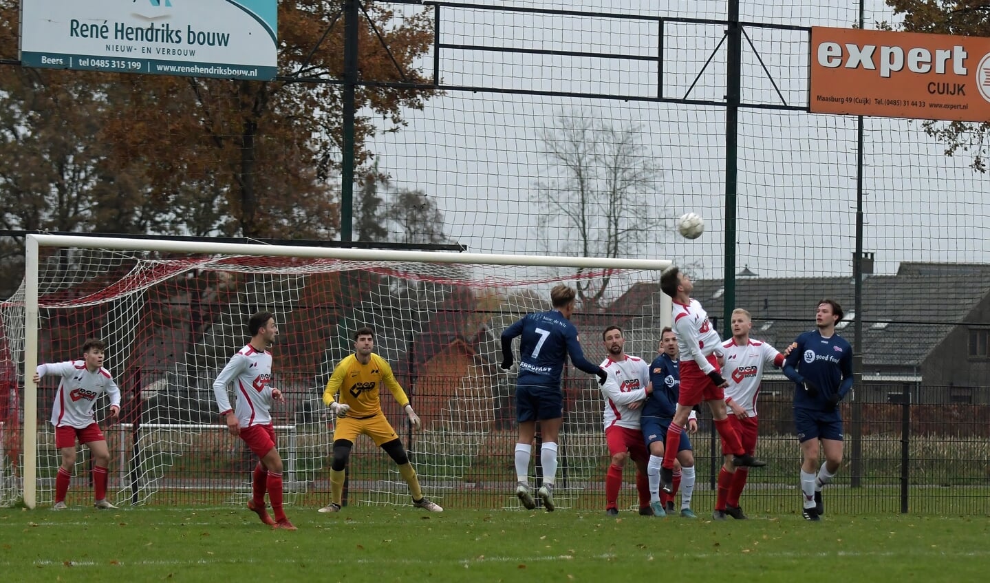 Vianen Vooruit hield titelkandidaat Stiphout Vooruit op een gelijkspel.