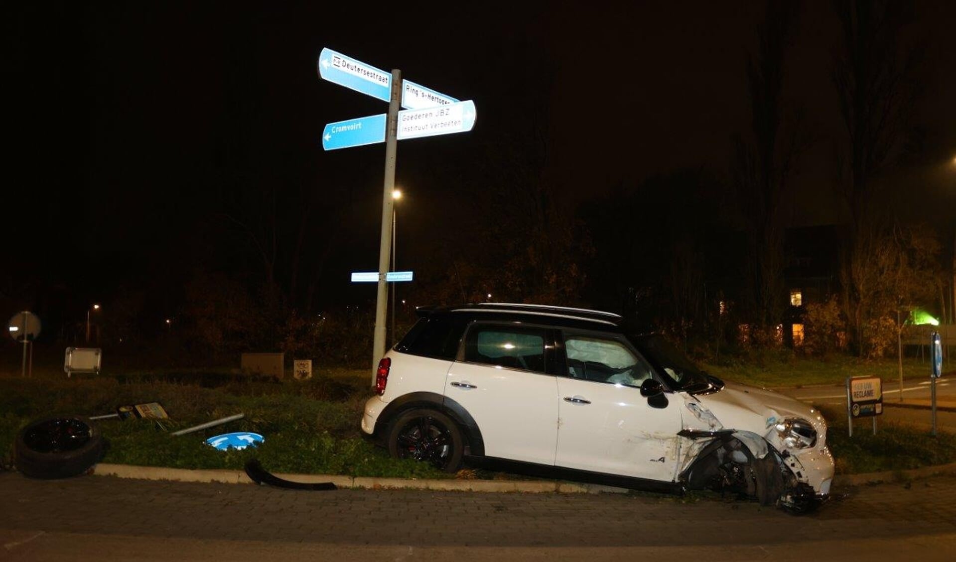 Donderdagavond rond 22.30 uur heeft er een eenzijdig ongeval plaatsgevonden aan de Deutersestraat in Den Bosch.