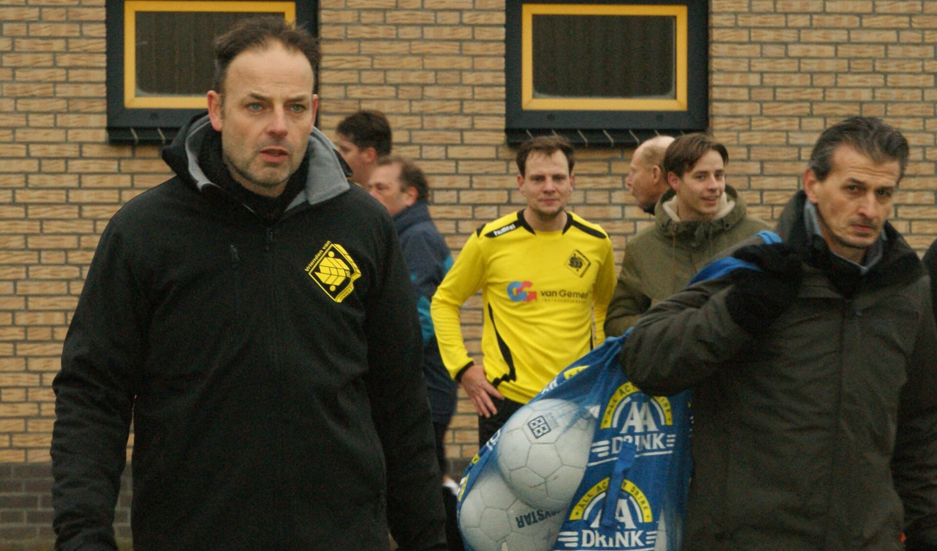 Michel Kuijpers (links) is bezig aan zijn laatste seizoen als trainer van tweedeklasser SSS'18.