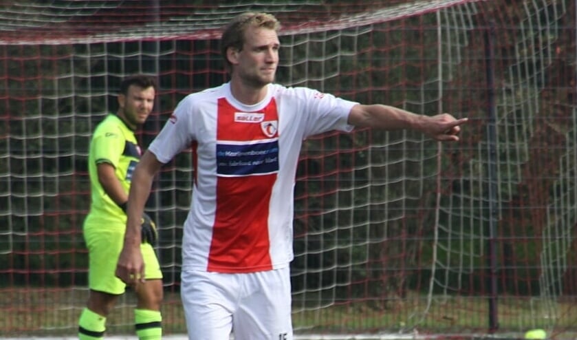<p>Thijmen de Ruijter scoorde weer voor Volkel (foto: Peter Kuijpers)</p>