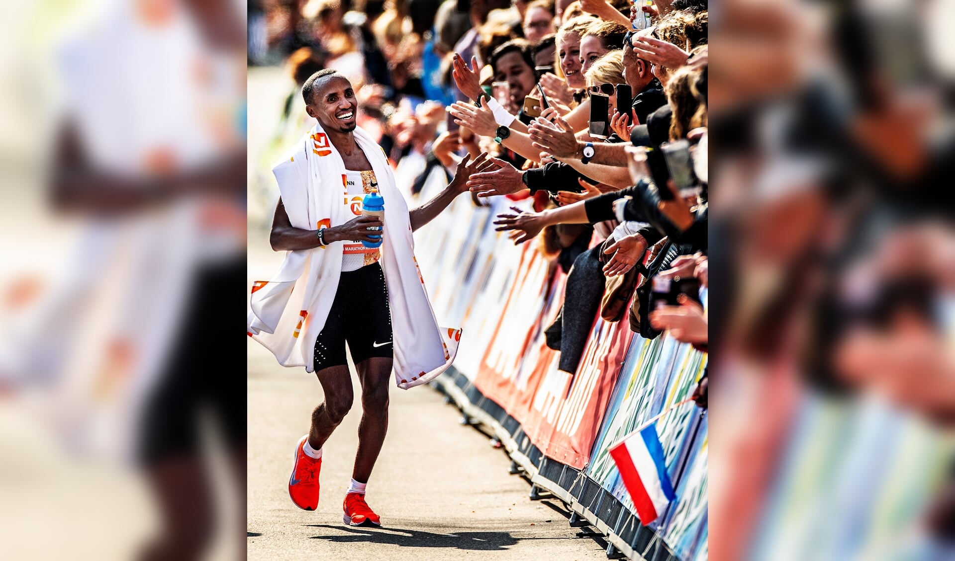 Het parcours uitlopen mogen de deelnemers aan de 50 kilometer Ultra Run hoe dan ook. Maar hoe lang kunnen zij Abdi Nageeye - winnaar van Olympisch zilver op de marathon -  voorblijven? (Foto: Pim Ras)