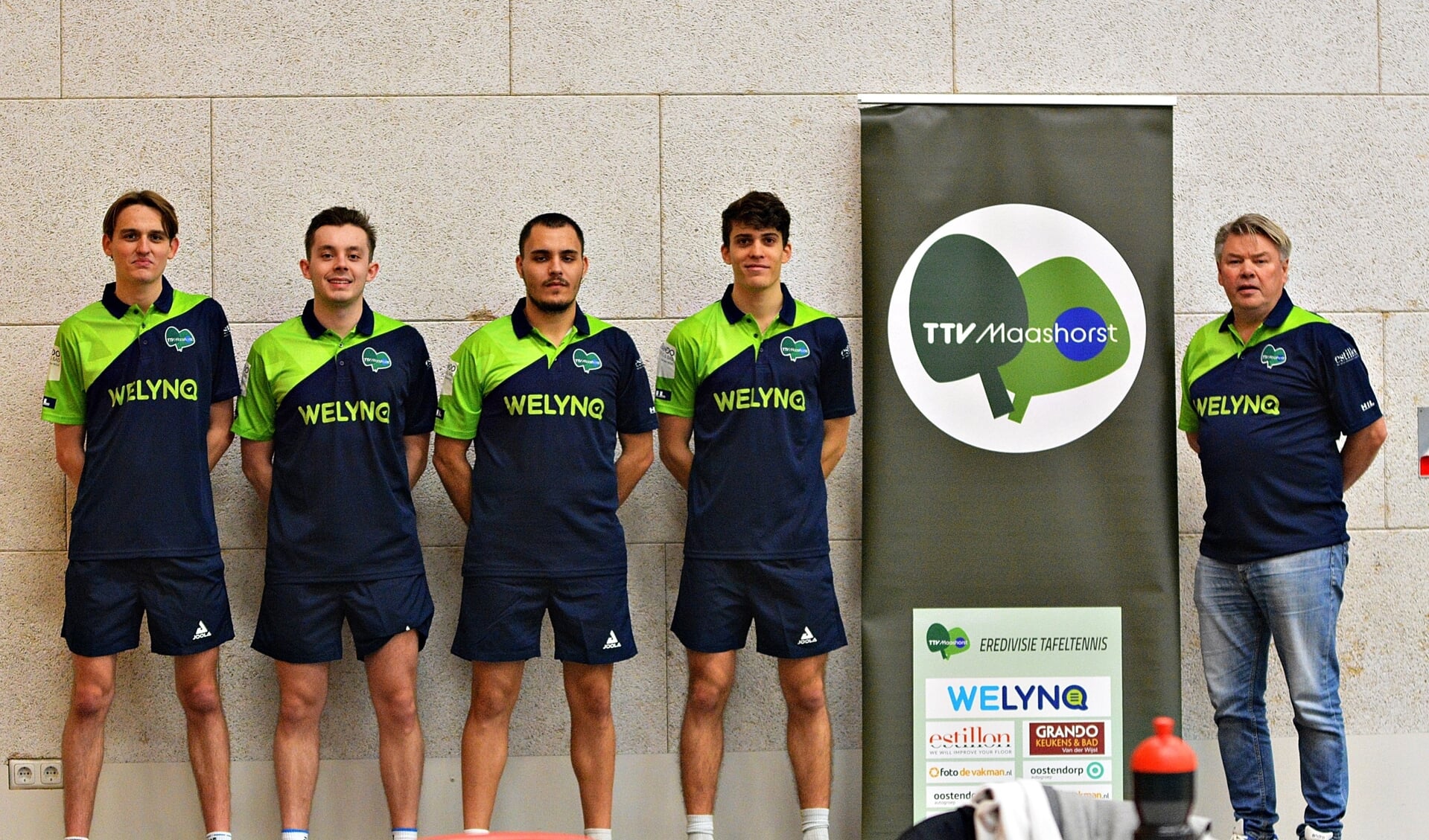 WelynQ/TTV Maashorst speelde voor het eerst in hun nieuwe sport-outfit. Op de foto Elias Hardmeier, Juan Pedro Sanchez, Mauro Schärrer, Nolan Schultz en coach Han Gootzen.