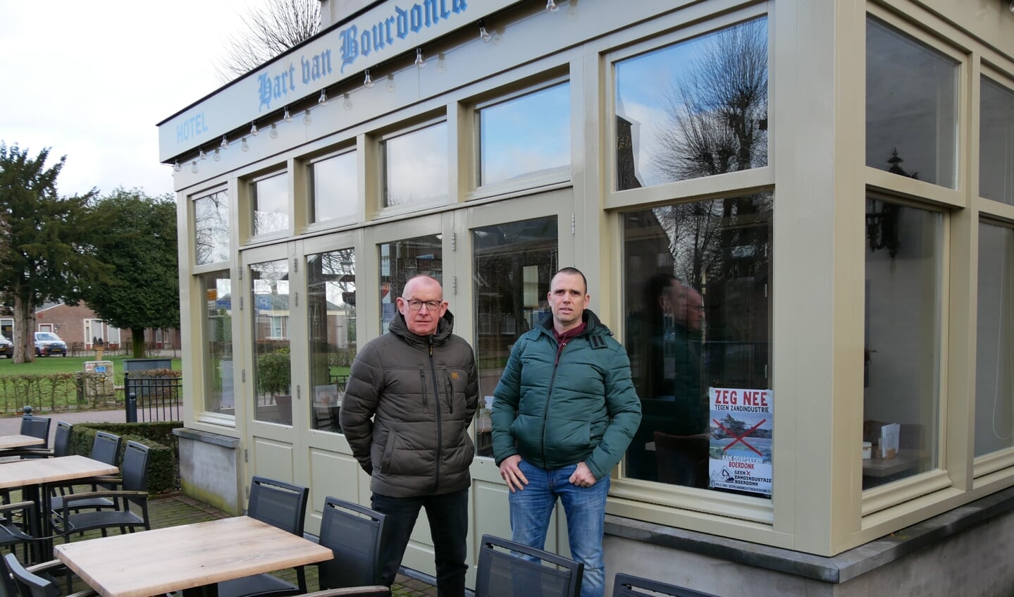 Cor van den Tillaar en Stefan Donkers zeggen 'nee' tegen zandwinning in hun woonplaats Boerdonk. 