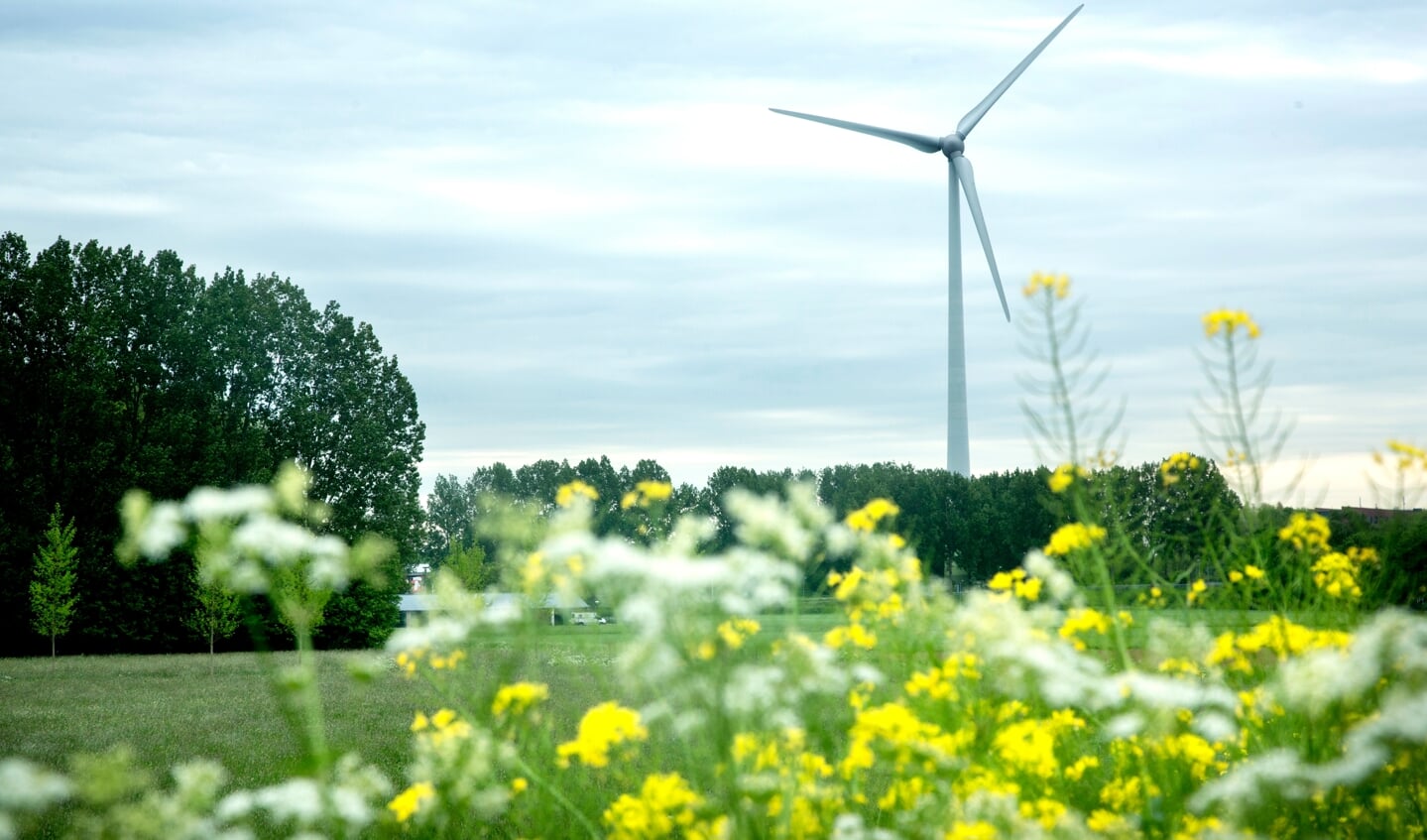 Wethouder Van der Geld (gemeente Den Bosch) benadrukt de noodzaak van de energietransitie naar groenere energie: "De energieprijzen stijgen, dus we hebben haast. Den Bosch wil in 2045 klimaatneutraal zijn".