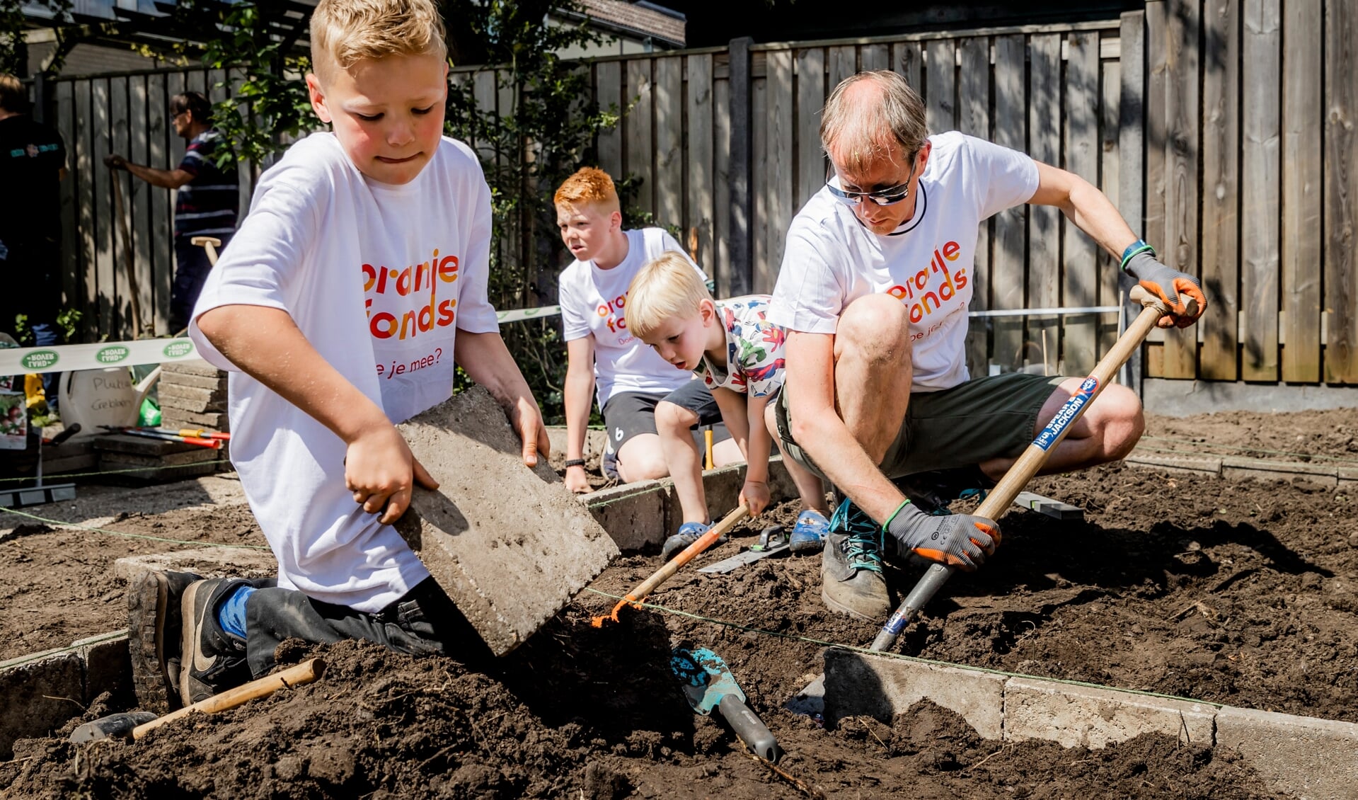 Het Oranje Fonds zoekt enthousiaste vrijwilligers die ertoe willen dóen tijdens de achttiende editie van NLdoet op 11 en 12 maart 2022. Aanmelden kan via nldoet.nl.
