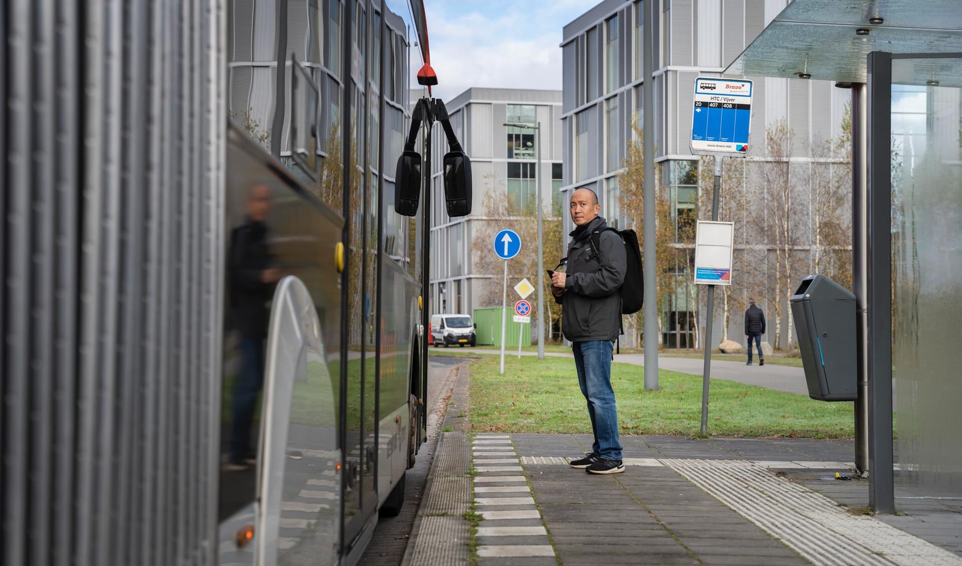 Een bushalte op de High Tech Campus in Eindhoven.