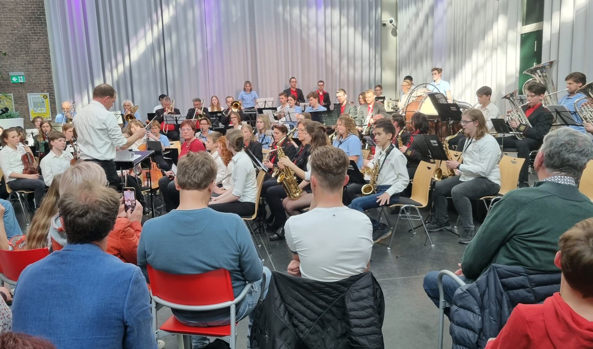 Zondag vond in Huis73 een benefietconcert plaats van schoolorkest Mercator et Musica, het opstaporkest van Koninklijke Harmonie 's-Hertogenbosch en het jeugdorkest van Sint-Cecilia uit Schijndel.