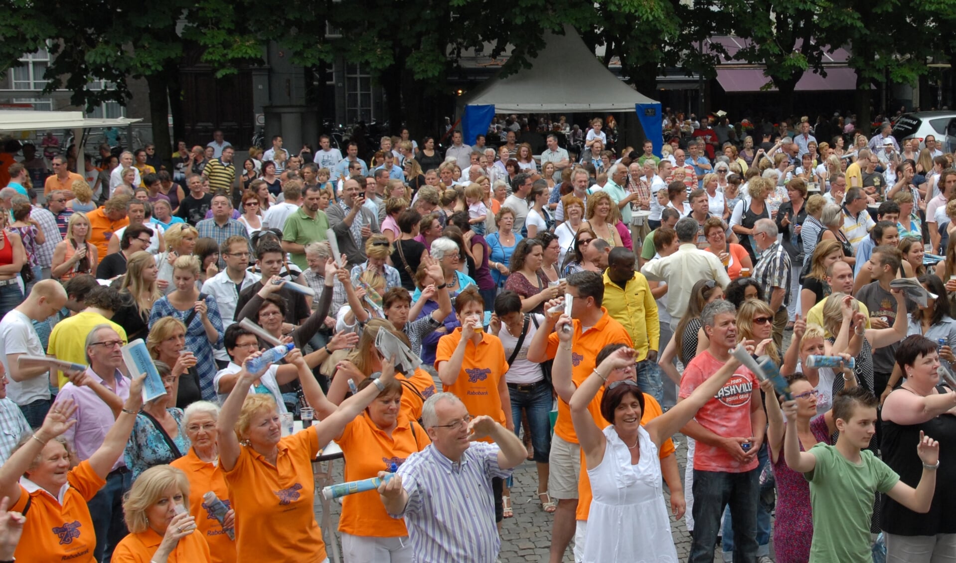 Luidkeels meezingen tijdens de zesde editie van 'Den Bosch Zingt... Op de Parade!'.