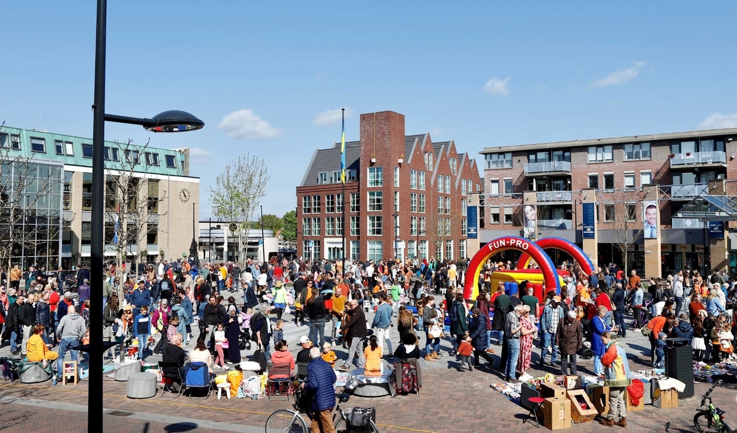 Op het Louis Jansenplein in Cuijk was een grote rommelmarkt.