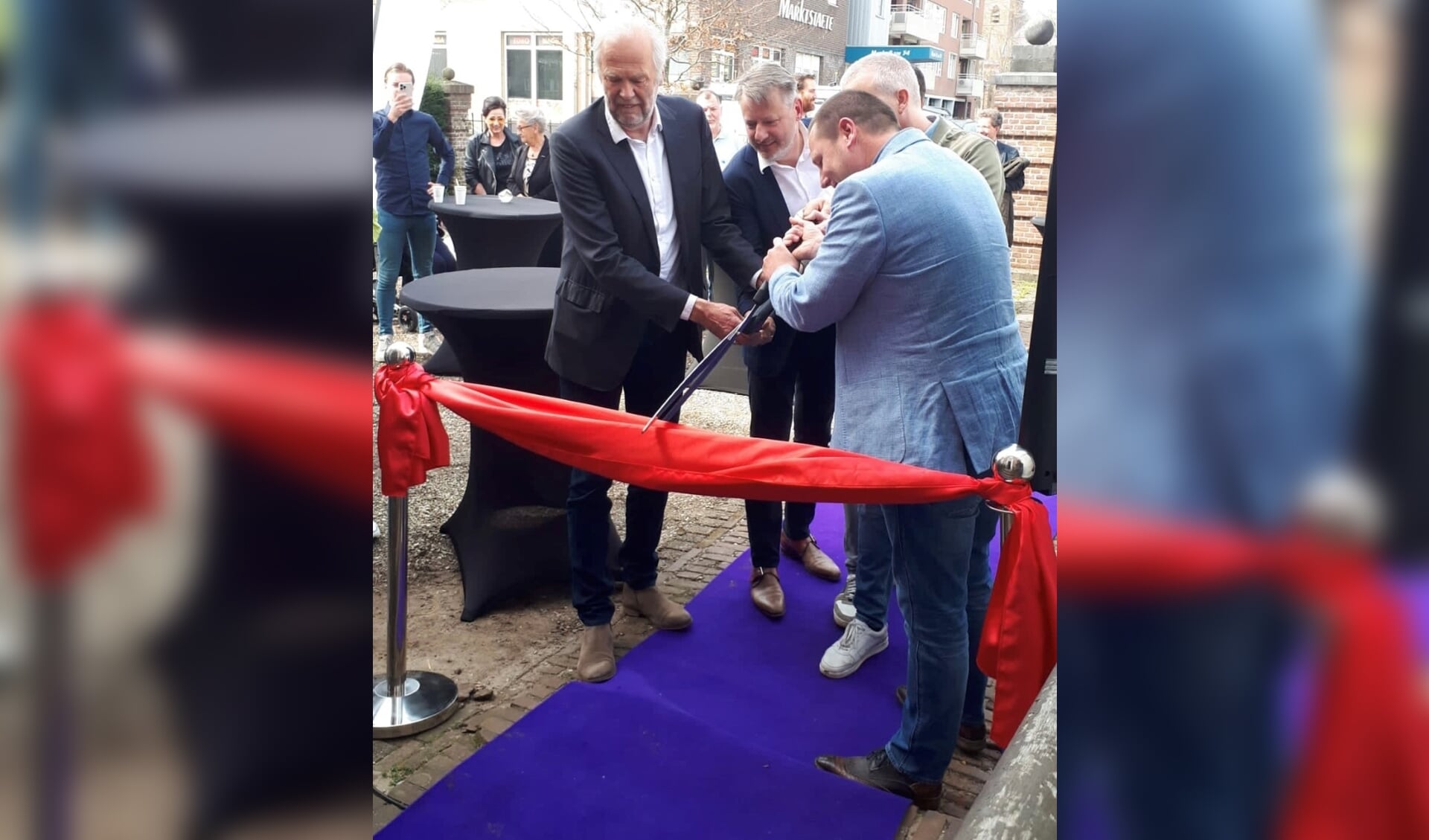 Op dinsdagmiddag 11 april werd het woongebouw van de Leermakers Autismegroep aan de Markt in Rosmalen feestelijk geopend.