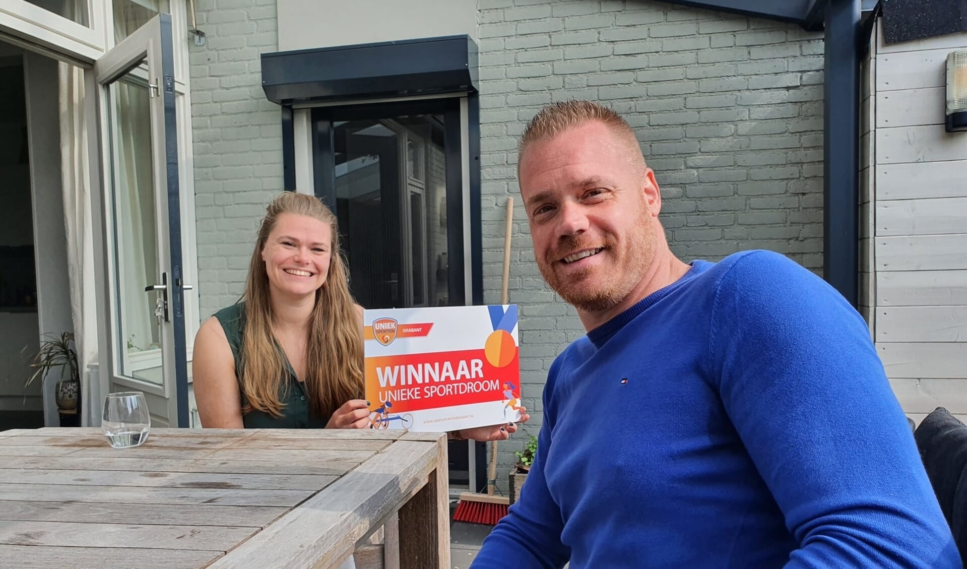 Maikel Scheffers bracht onlangs een bezoek aan Gwenhwyfar Spil (26) uit Den Bosch om haar het goede nieuws te brengen. Gwen hoopt binnenkort een eigen zitvolleybalteam in Den Bosch op te kunnen starten. 