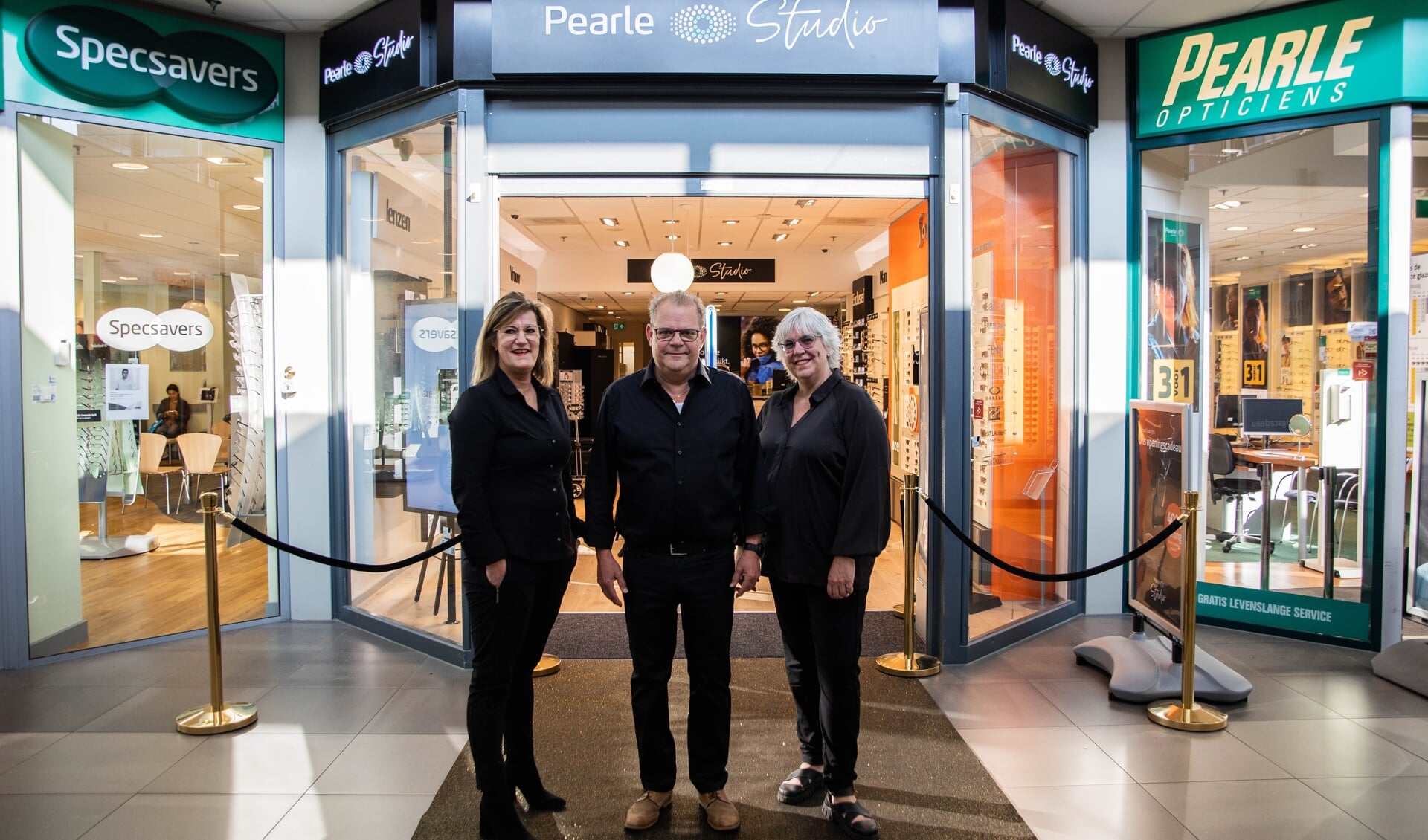 Het winkelteam van Pearle Studio aan de Helftheuvelpassage 79 in Den Bosch.