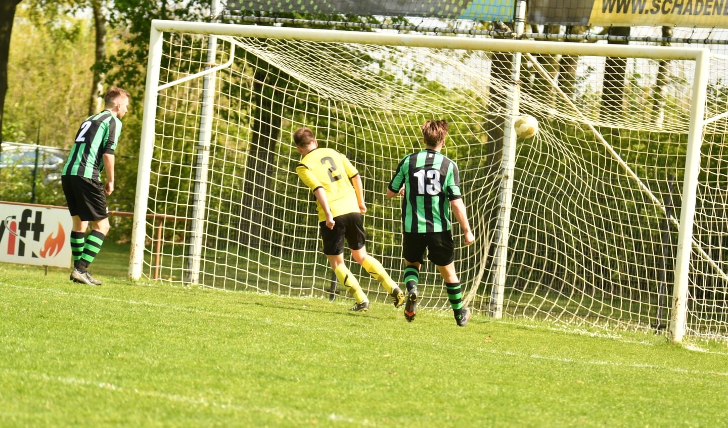 Rens van de Wijst (2) maakte de 0-2 voor Boekel Sport.