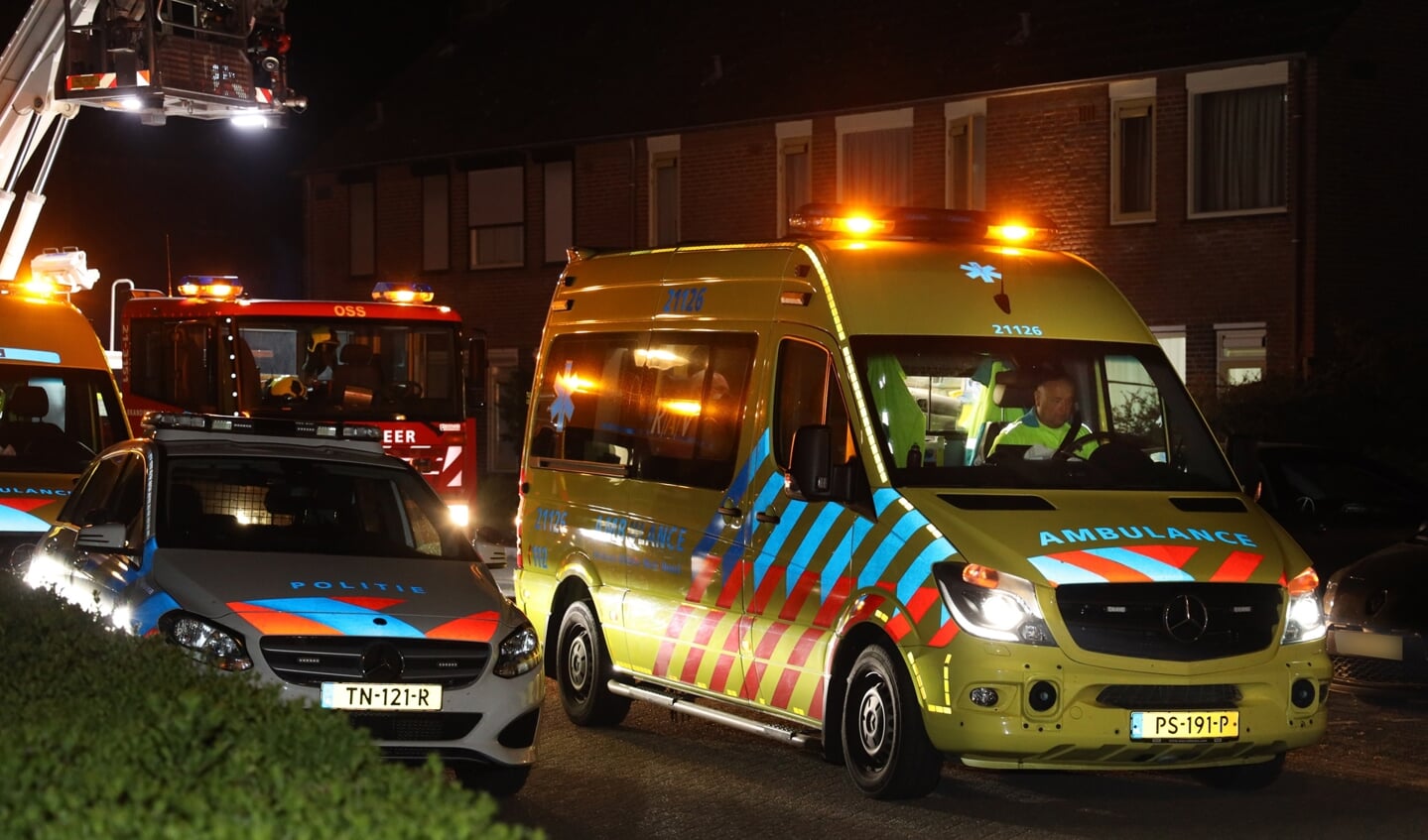 Groot politieonderzoek na steekincident in Herpen. (Foto: Marco van den Broek, Foto Mallo)