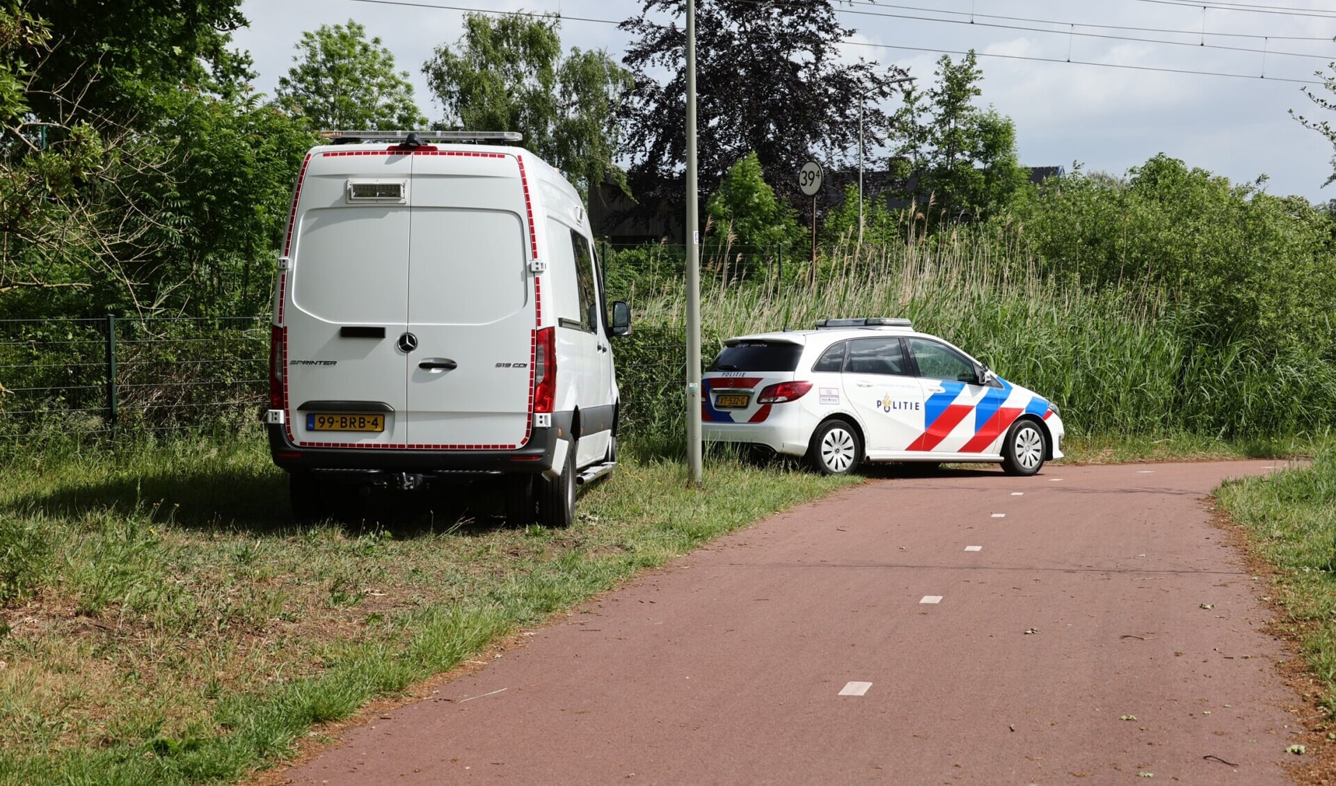 Groot politieonderzoek tussen Oss en Geffen. (Foto: Charles Mallo, Foto Mallo)