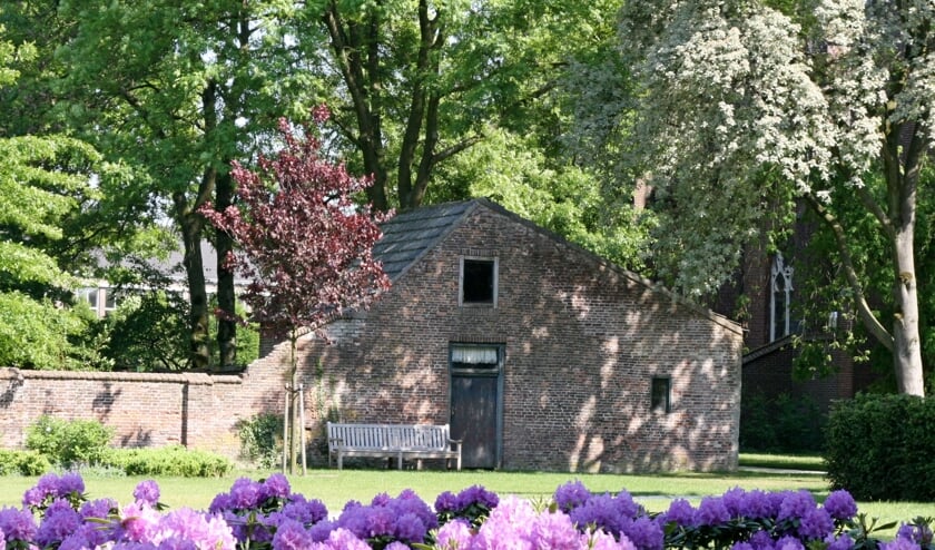 Het gebouwtje in de tuin van de pastorie.