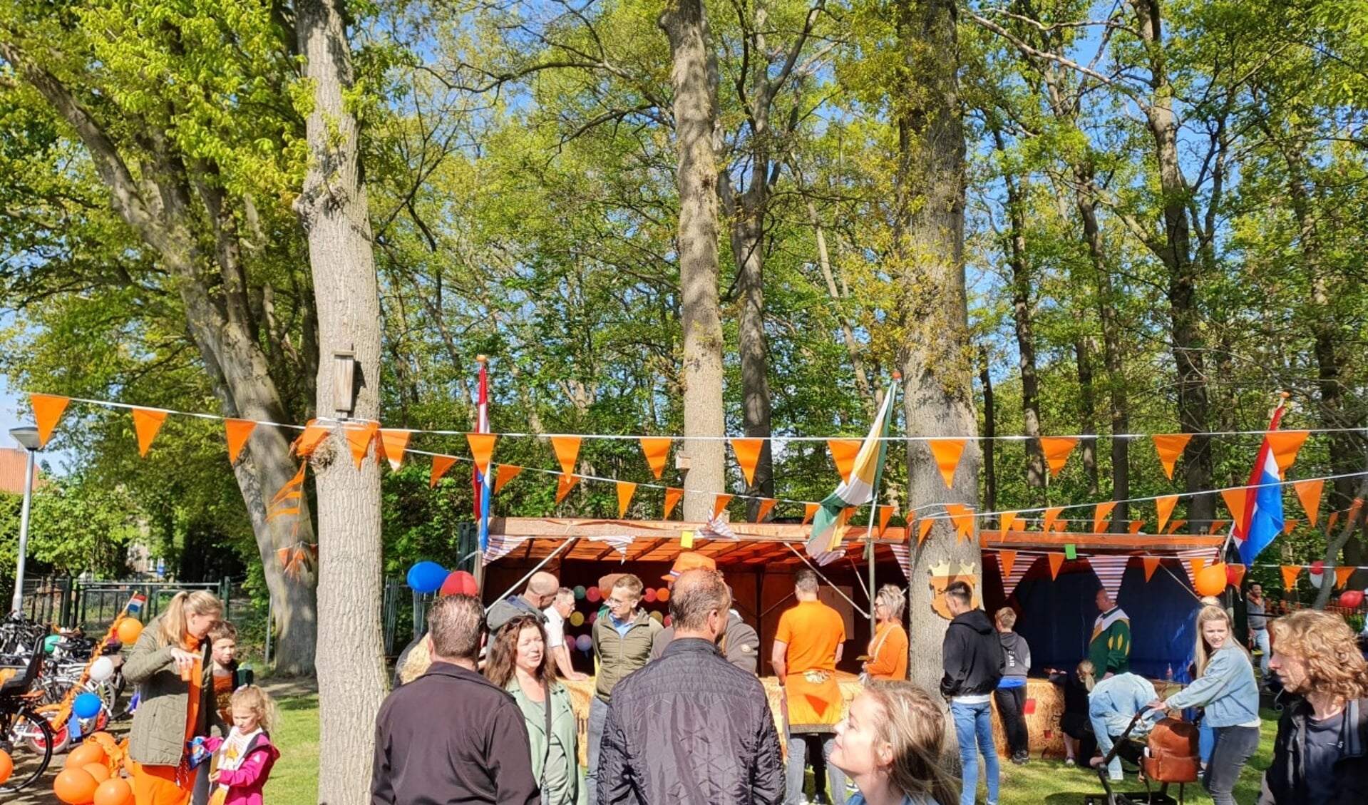 Woensdag 27 april werd in heel Nederland eindelijk weer samen Koningsdaggevierd. Ook in Nuland.