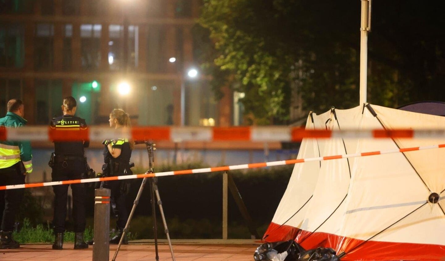 In de nacht van dinsdag op woensdag rond 00.30 uur is een 20-jarige man uit Vlijmen met zijn scooter de Dommel ingereden. 