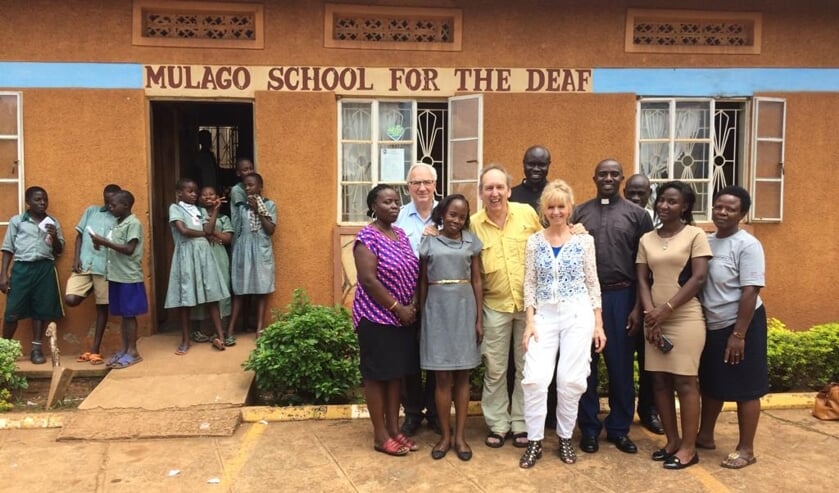 Het Skype-team van Oeganda voor de Mulago School for the deaf.  