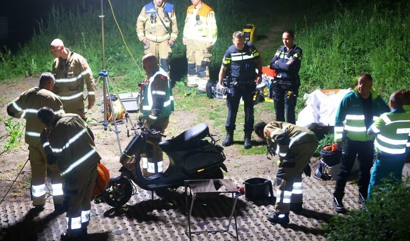 In de nacht van dinsdag op woensdag rond 00.30 uur is een 20-jarige man uit Vlijmen met zijn scooter de Dommel ingereden.