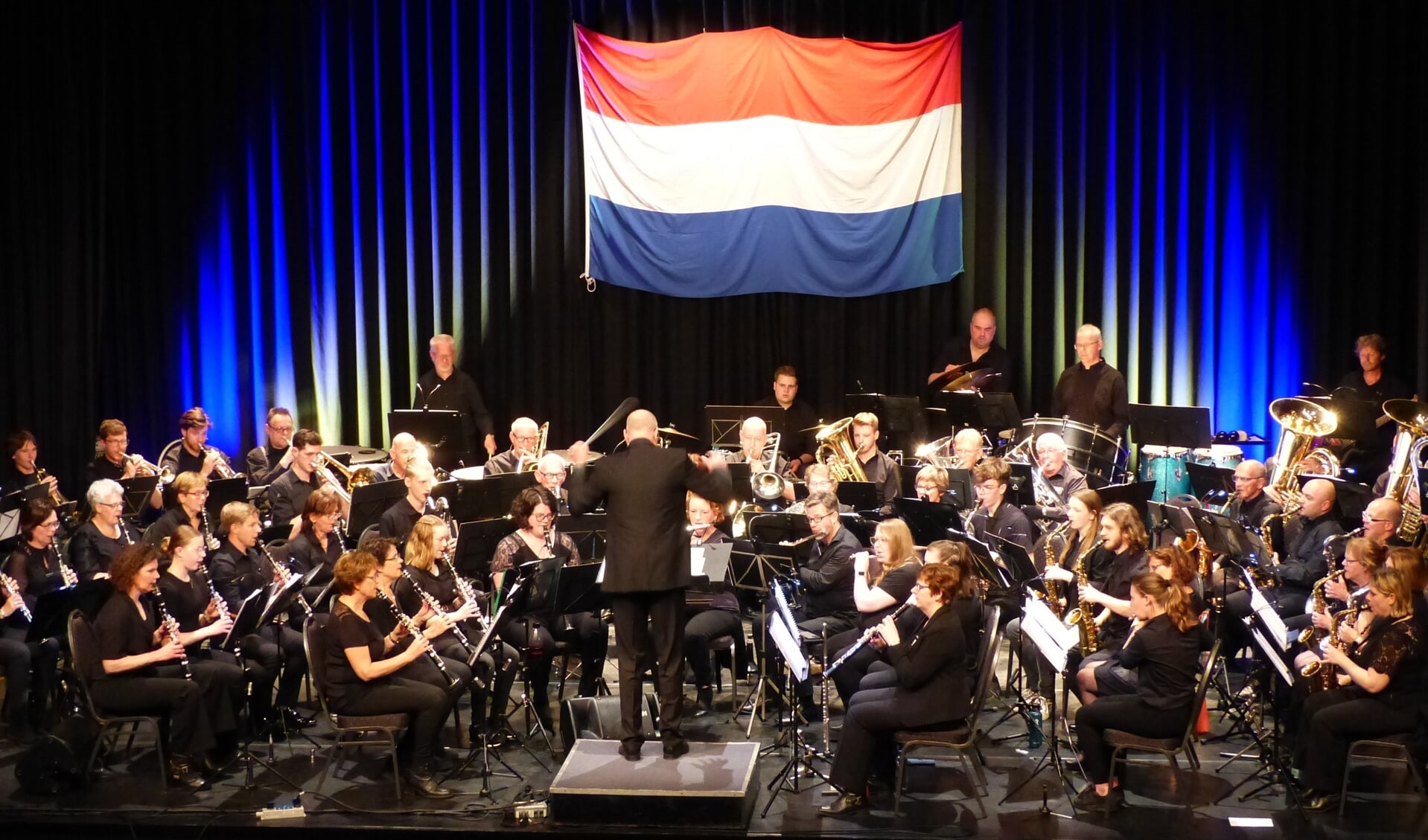 Bevrijdingsconcert in Mill gespeeld op 5 mei door muzikanten van drie verenigingen. (Foto: Willem Cranen)