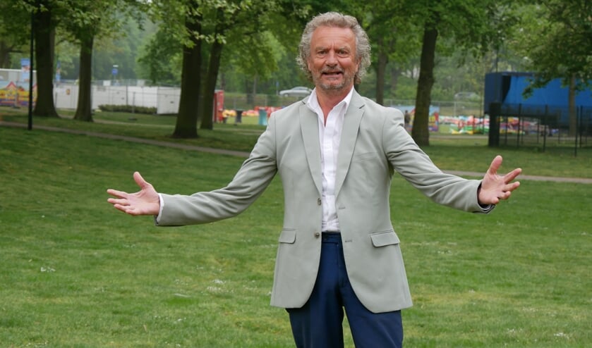 <p>Jan van Hoof op de plek waar vrijdag 22 juli Fabriek Magnifique gaat losbarsten.</p>