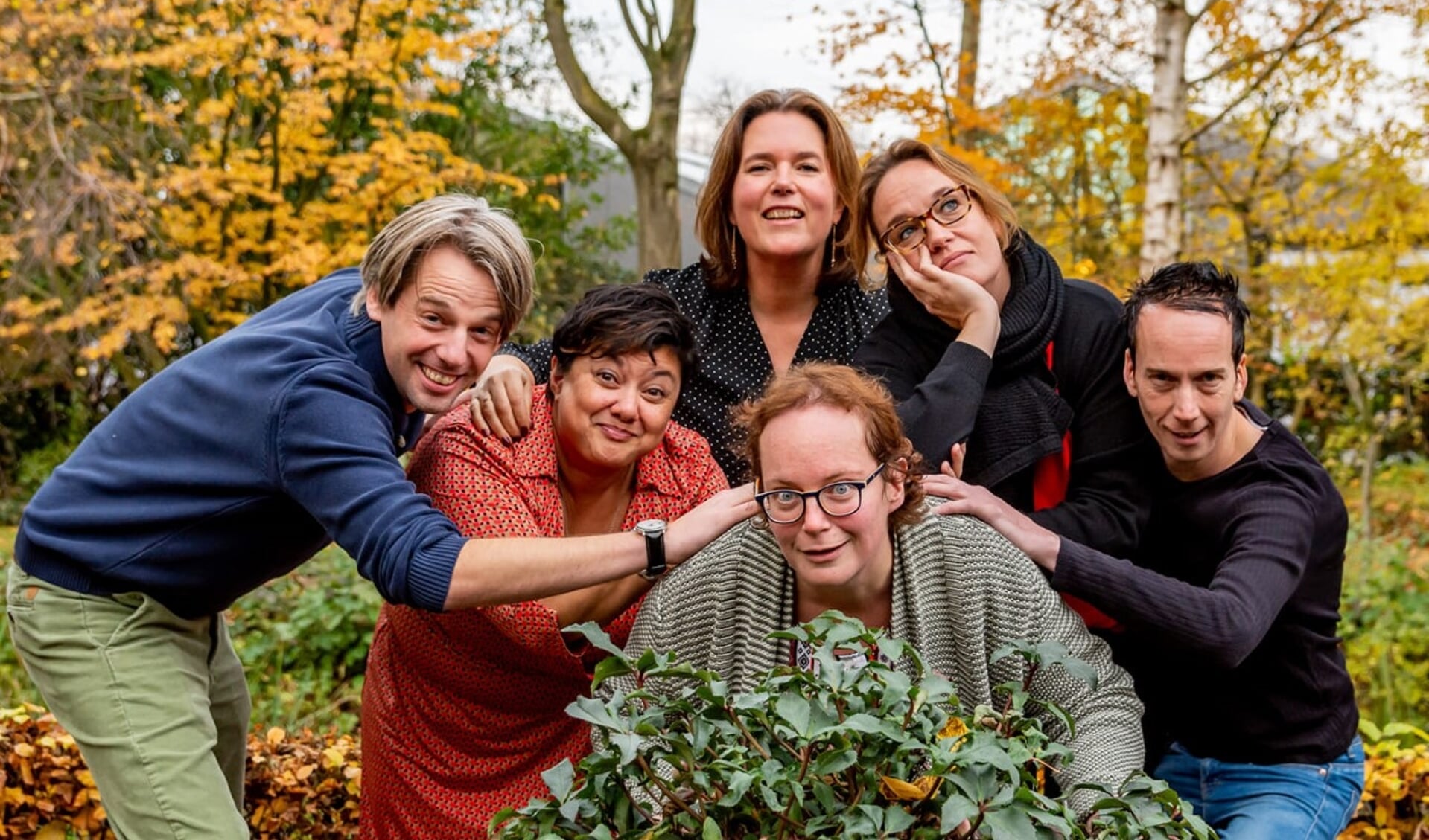 De cast van de theatervoorstelling 'Welkom in het bos' van de nieuwe theatergroep Zug um Zug uit Den Bosch.