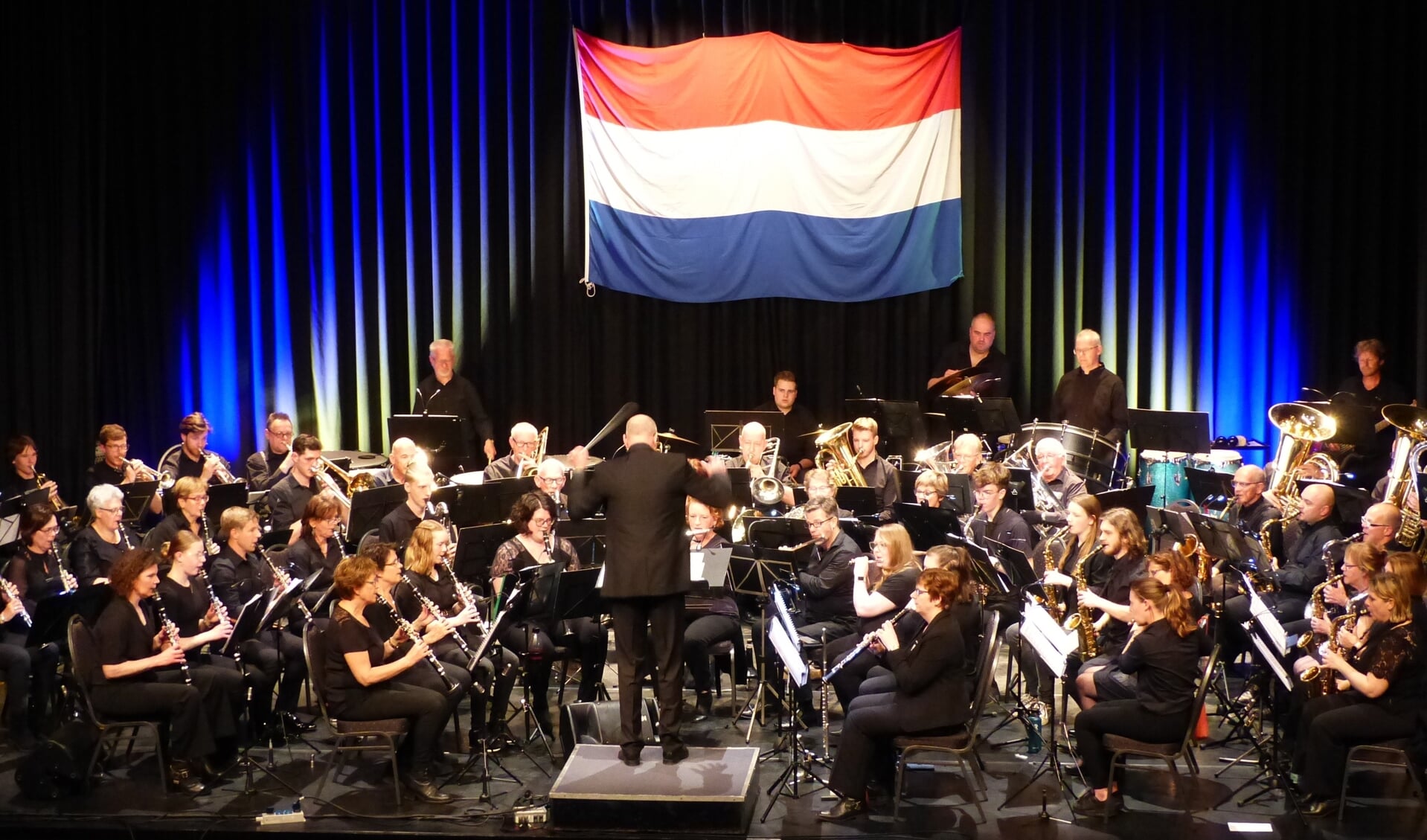 Bevrijdingsconcert in Mill gespeeld op 5 mei door muzikanten van drie verenigingen. (foto Willem Cranen)