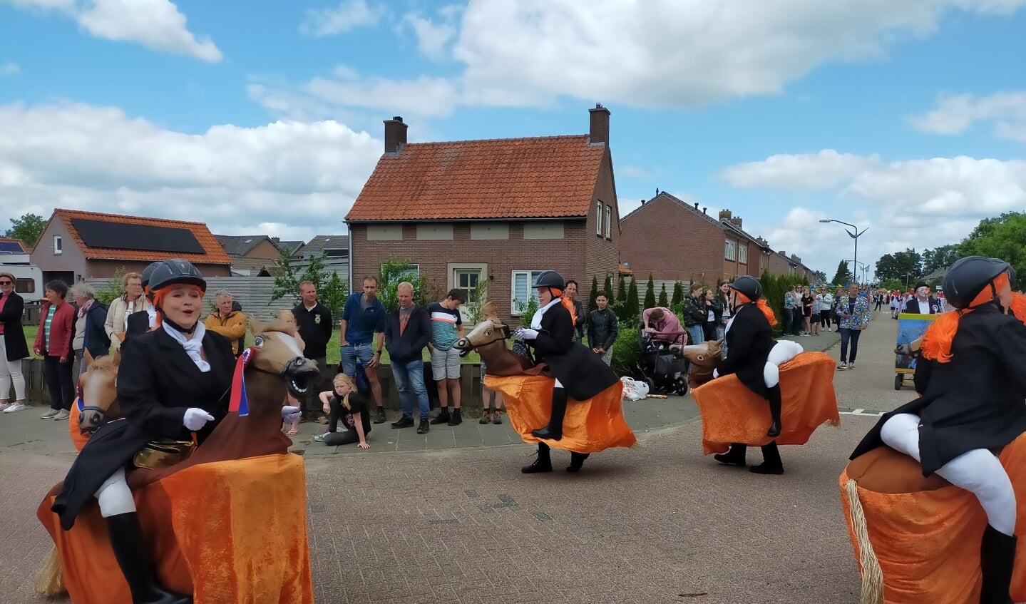 De optocht in Oijen.