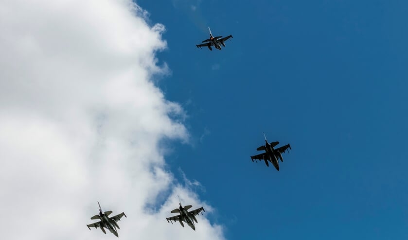 Een missing man formatie uitgevoerd door vier F-16’s.