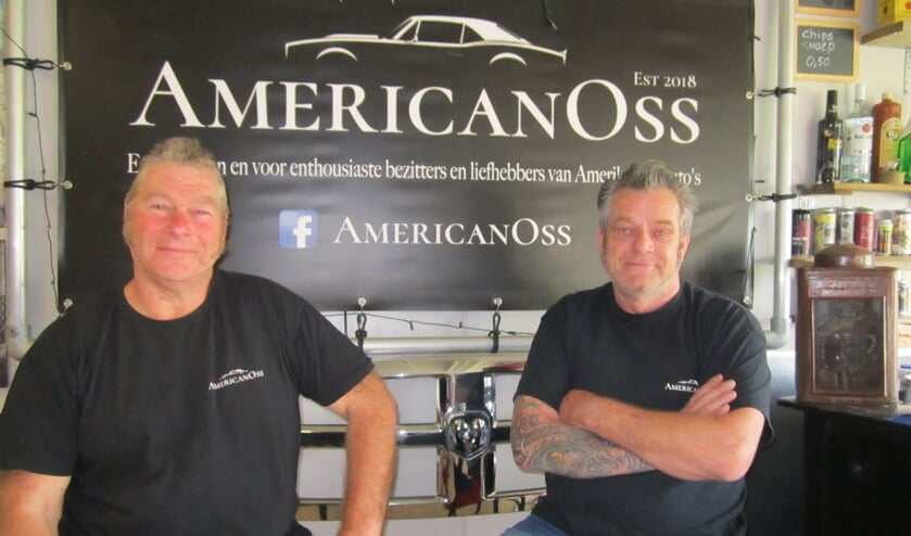 Wim Verschoor (links) en Henk van Nuland in het clubhuis van American Oss  