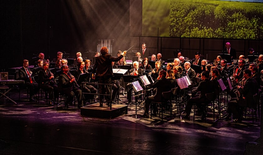 Stadsharmonie KVA neemt tijdens het zomerconcert op zondag 3 juli in Theater De Lievekamp in Oss afscheid van dirigent Marc Kocken.  