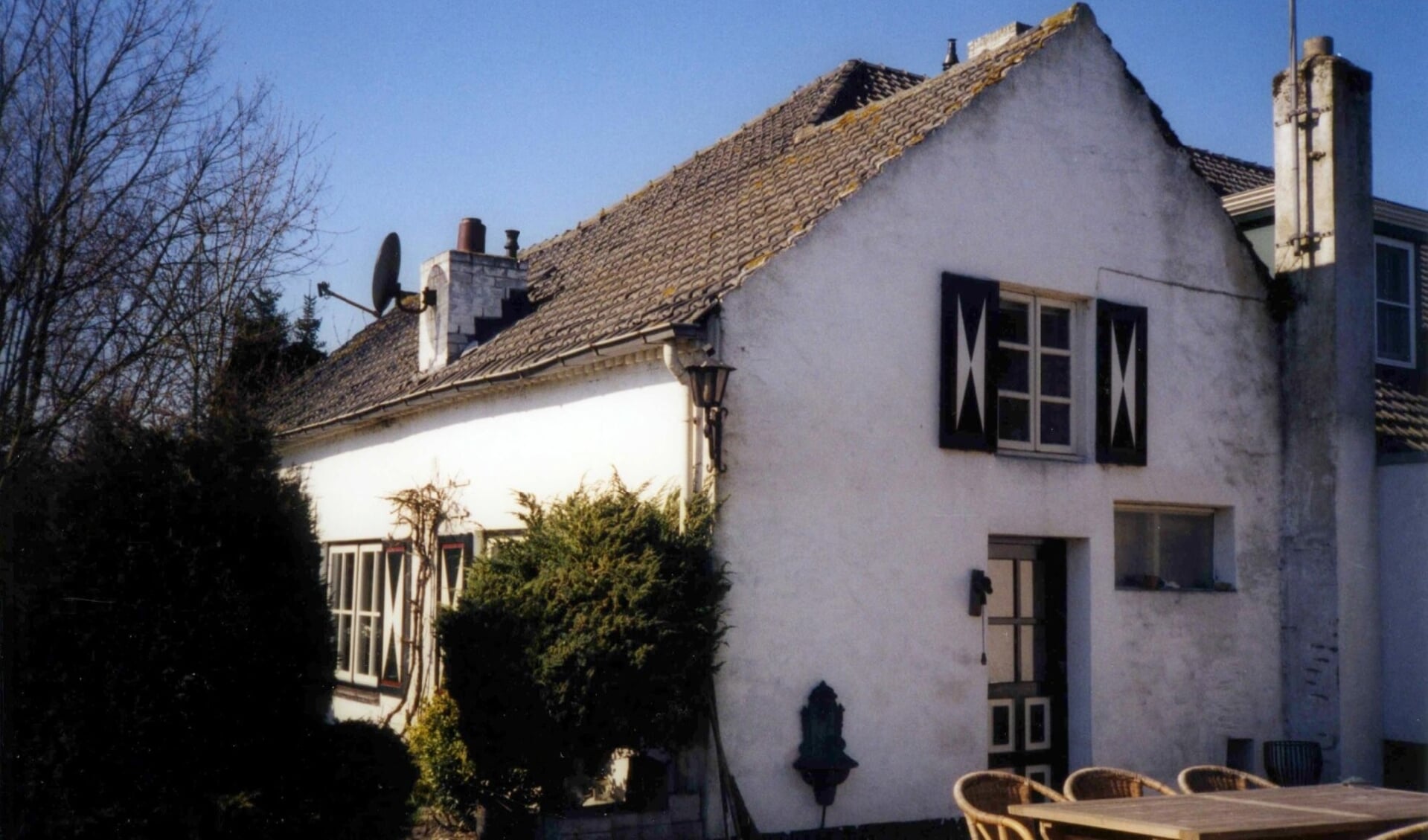 De oude Krekelshof aan de Krekelshofstraat in Mariaheide werd in 1996 gesplitst en herbouwd. (Foto: Vehchele, collectie Verbakel).