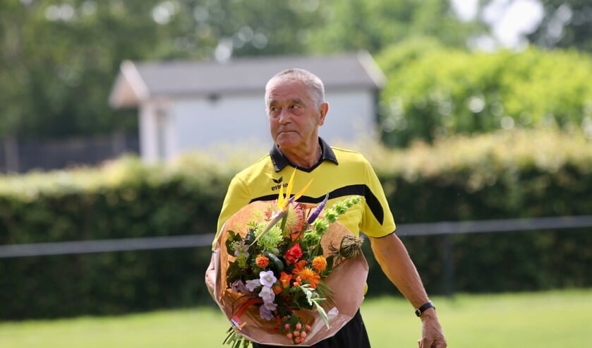 <p>Tiny, bedankt voor ruim veertig jaar fluiten!</p>