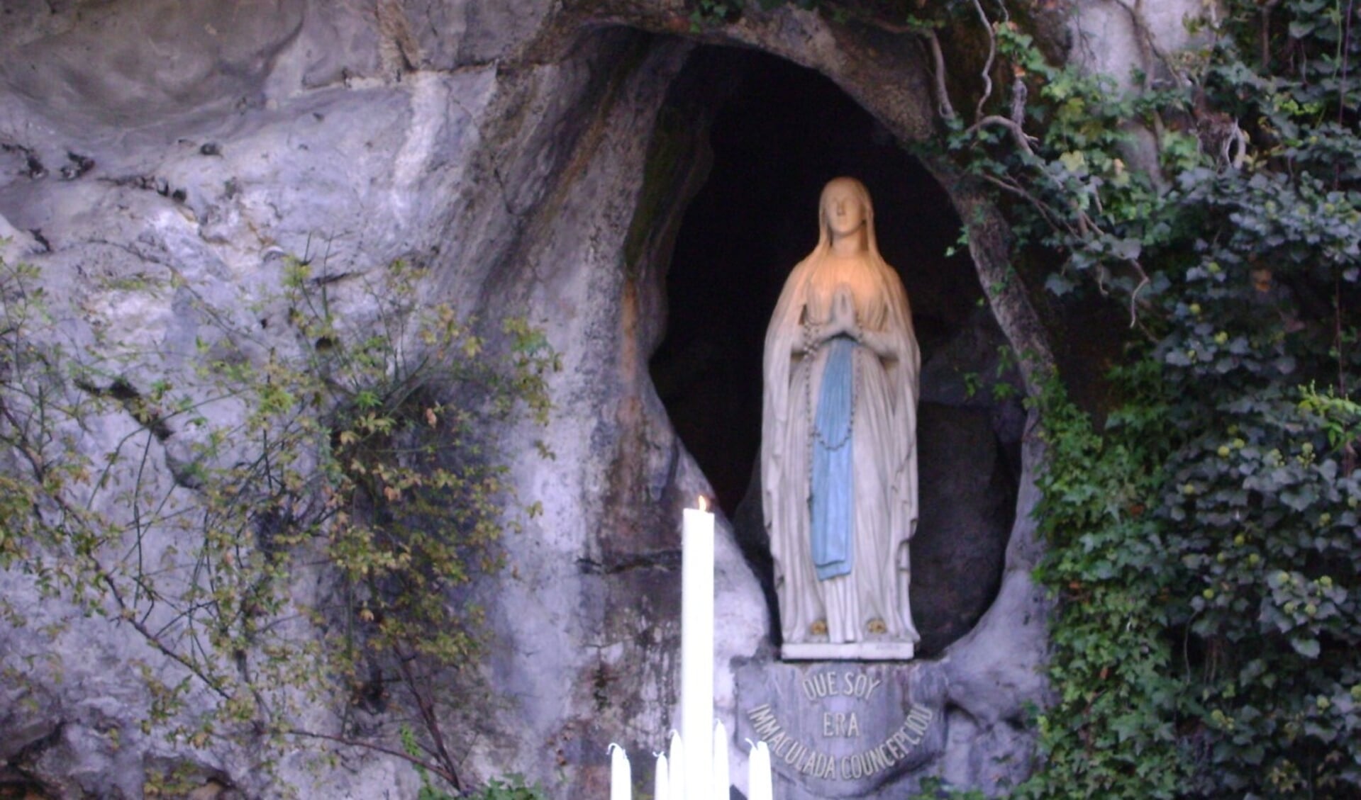 De bekendste plek in het Franse bedevaartsoort Lourdes is zonder twijfel het Heiligdom van Onze-Lieve-Vrouwe van Lourdes.