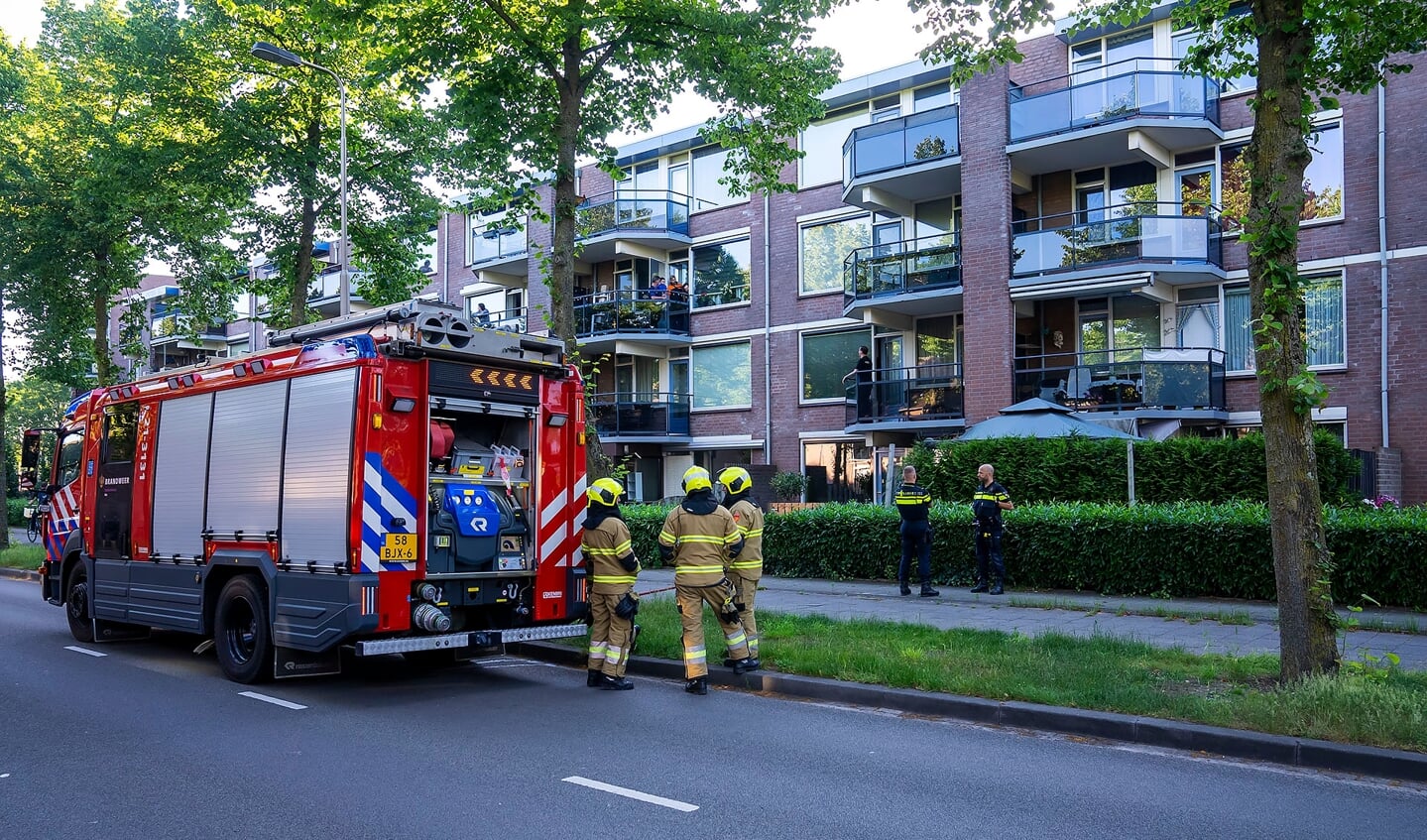 Brandweer in de Looveltlaan. (Foto: Gabor Heeres, Foto Mallo)
