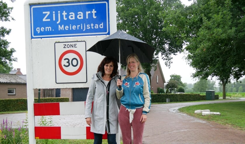 <p>Marleen Krol en Hanneke van Asseldonk zijn twee van de initiatiefnemers van de elektrische auto.</p>  