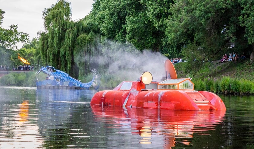 <p>Op de voorgrond Survivalunit door Martijn van Dalen.</p>