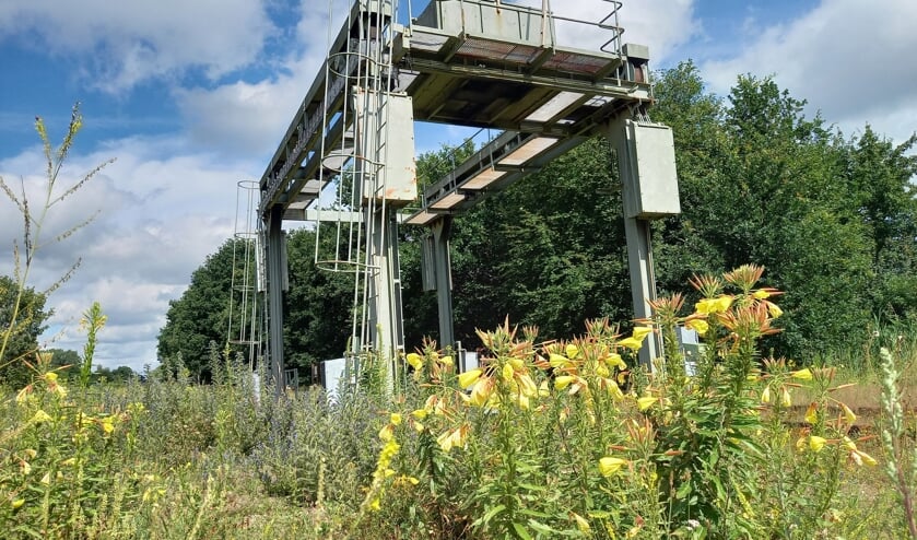 <p>De laatste spoorbrug is inmiddels teruggeplaatst aan het spoor in Veghel.</p>