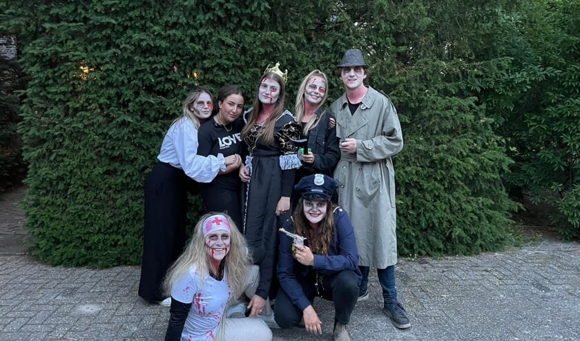Studenten van het Evenementenbureau van het Koning Willem I College zijn klaar om studenten van een andere opleiding een Koningsuitje op maat te bieden.