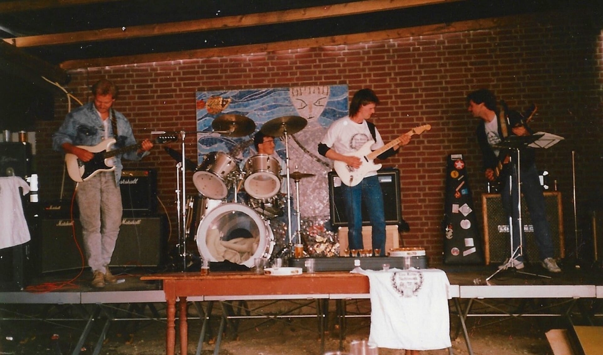 Eine kleine Nachtmusik tijdens een optreden in het Duitse Hommersom in 1988.