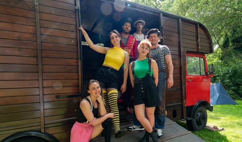 Een deel van de cast van Circus Snor!