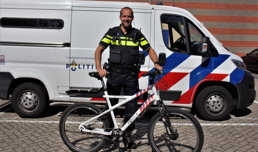 De Bossche wijkagent Michiel Boogers is een van de ongeveer vijfentwintig agenten die vijf dagen lang meefietst met Blue4Charity. Met deze fietstocht haalt de politie geld op voor Wensambulance Brabant.  